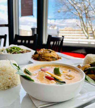 Fresh Thai appetizer plate at Thai Time